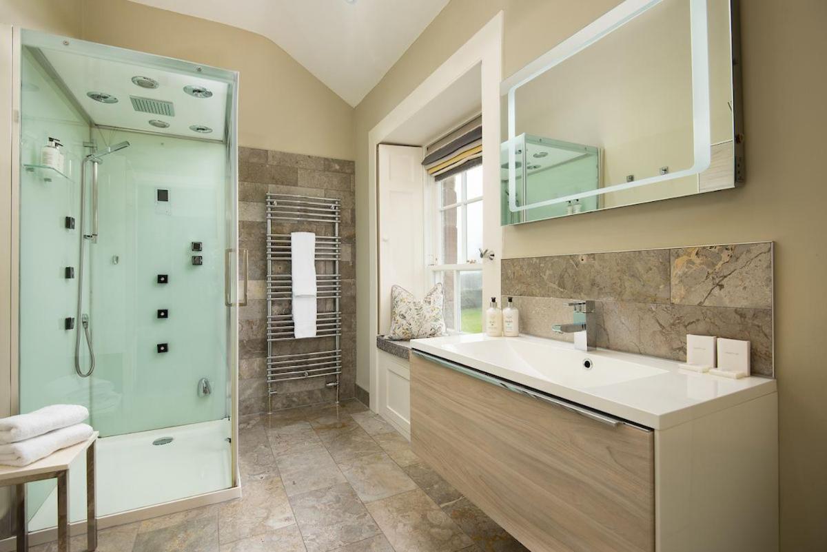 Seaview House - Housity