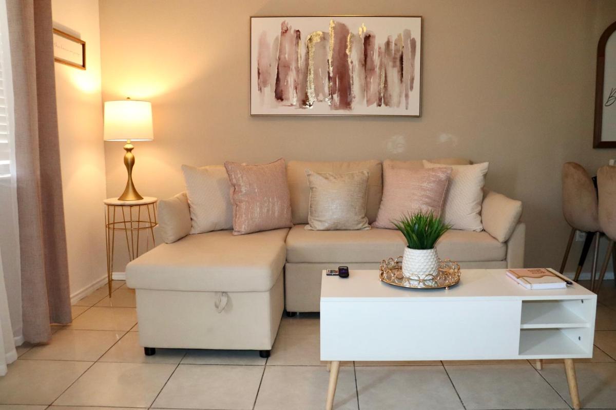 Frontier Traveler Stay - Housity