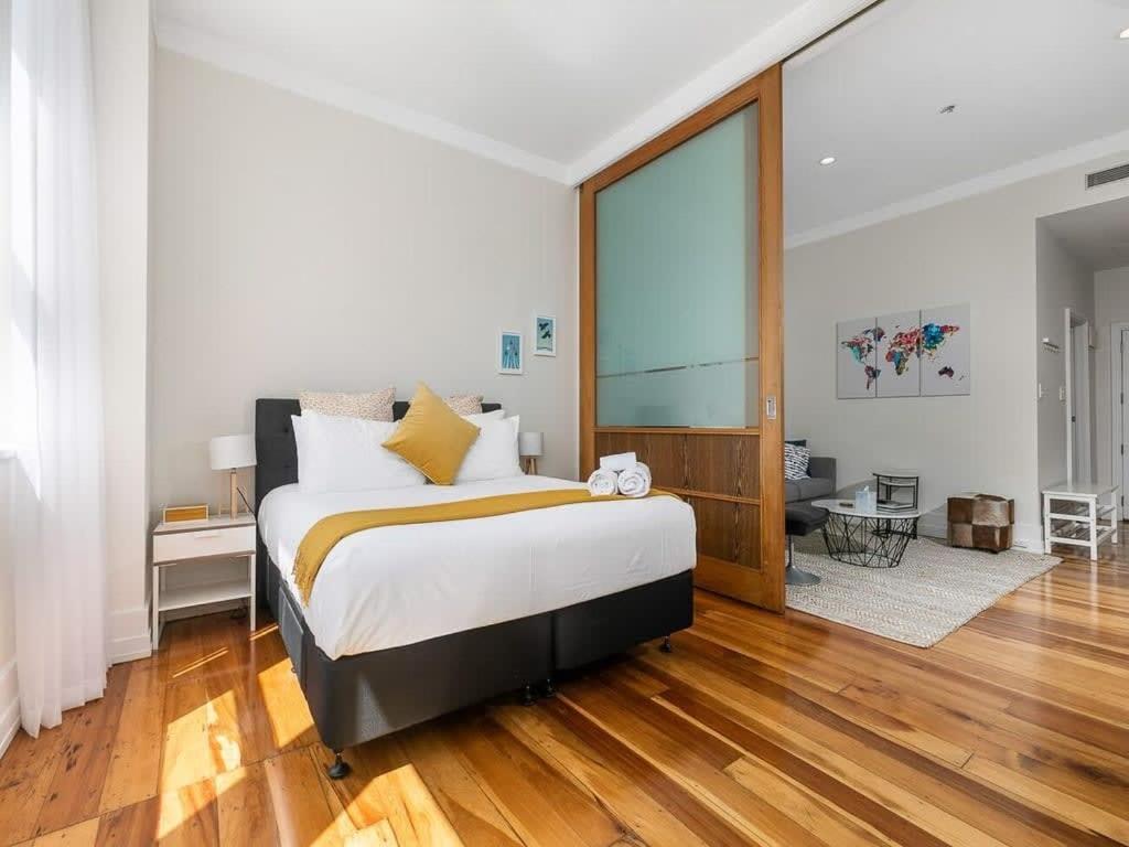 Spacious One Bedroom with Pool and Gym! - Housity