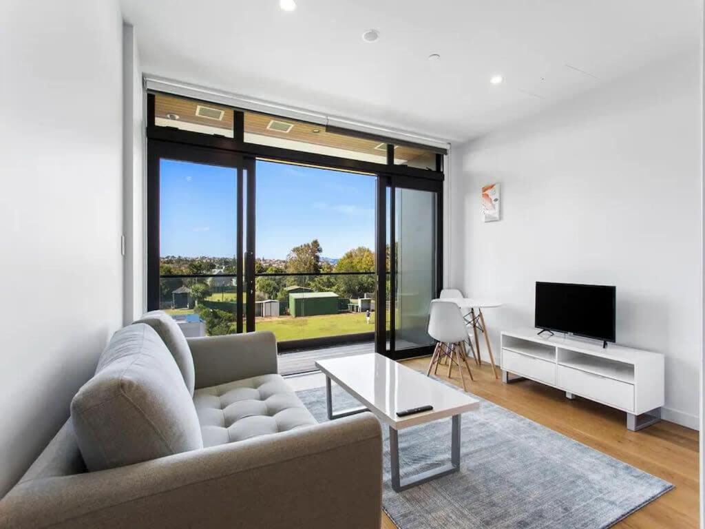Lovely Bright Apartment - Central Takapuna! - Housity