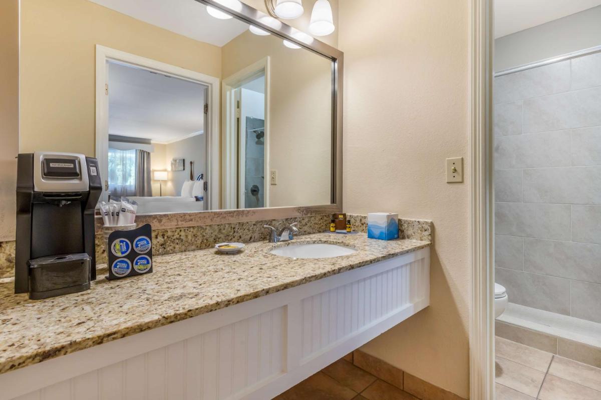 Best Western PLUS Santee Inn - Housity