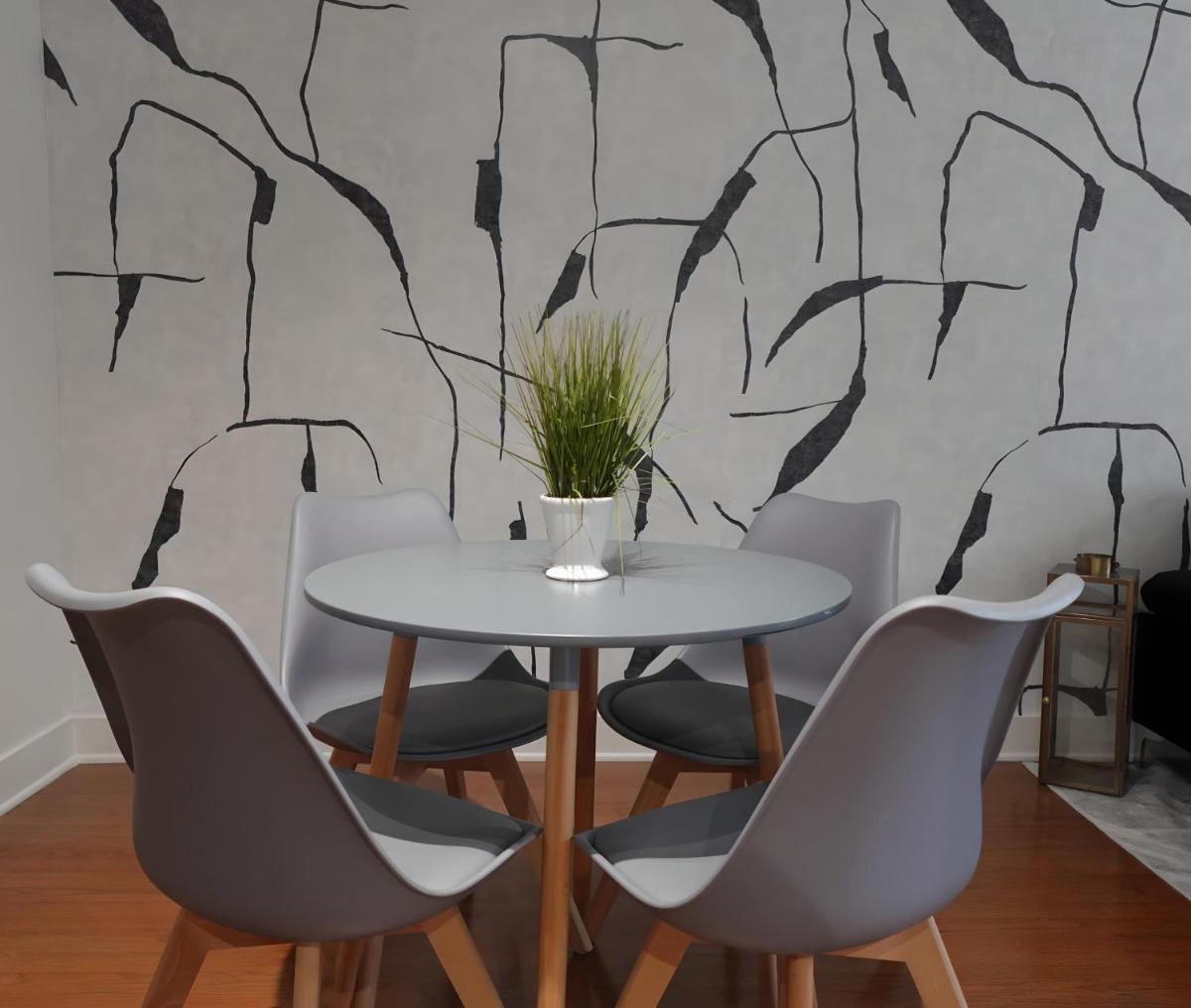 Urban Oasis Your Perfect Getaway in the Heart of Downtown! - Housity