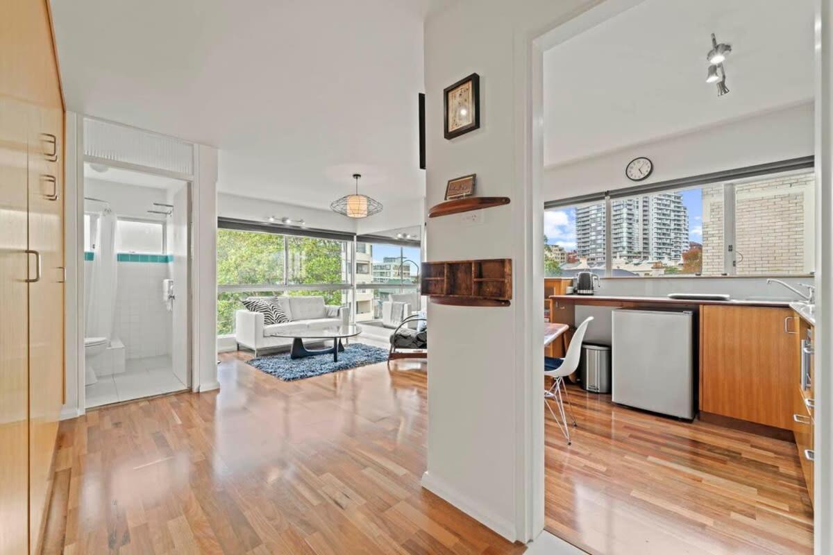 Heart Of The City Minutes from Macleay Street - Housity