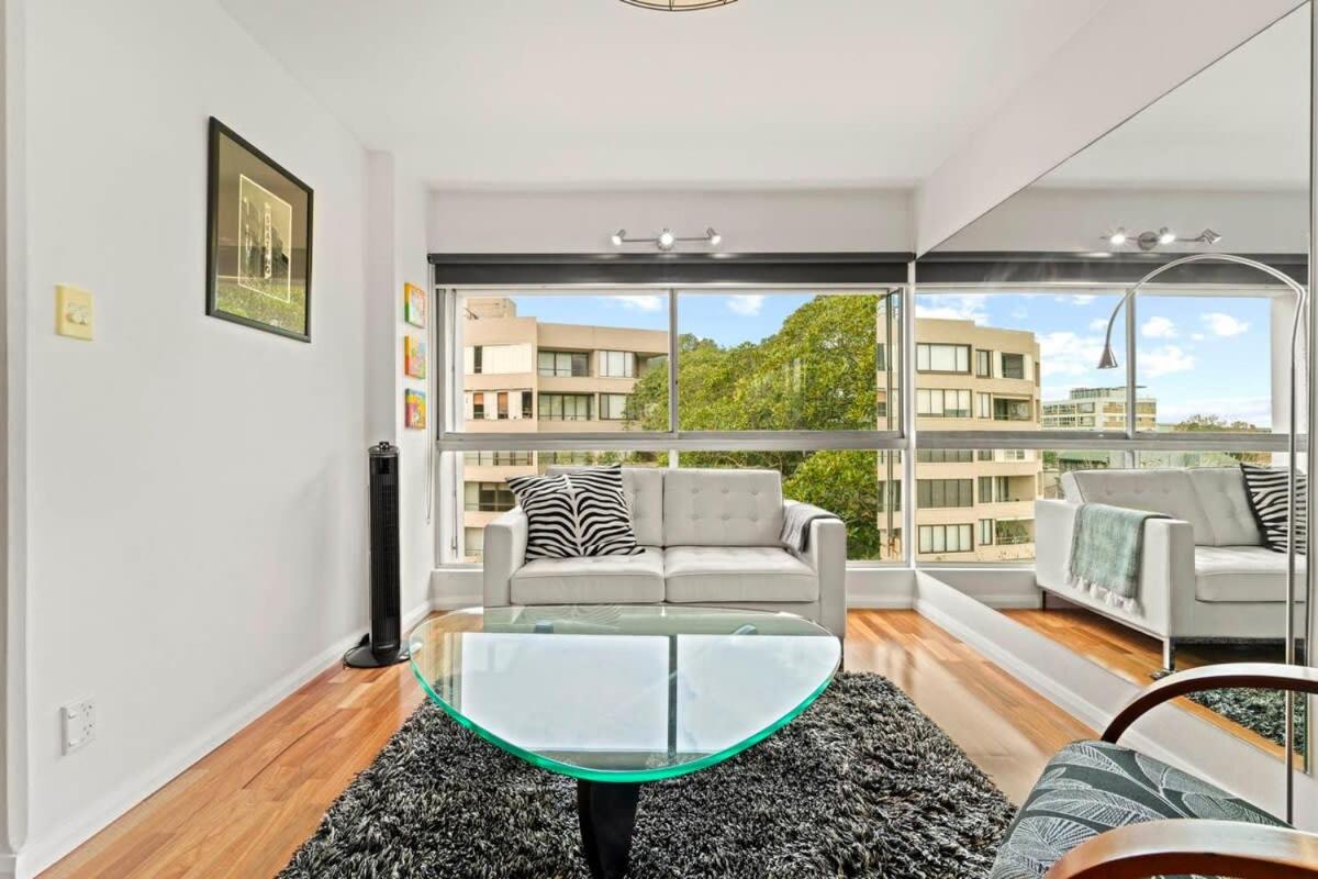 Heart Of The City Minutes from Macleay Street - Housity