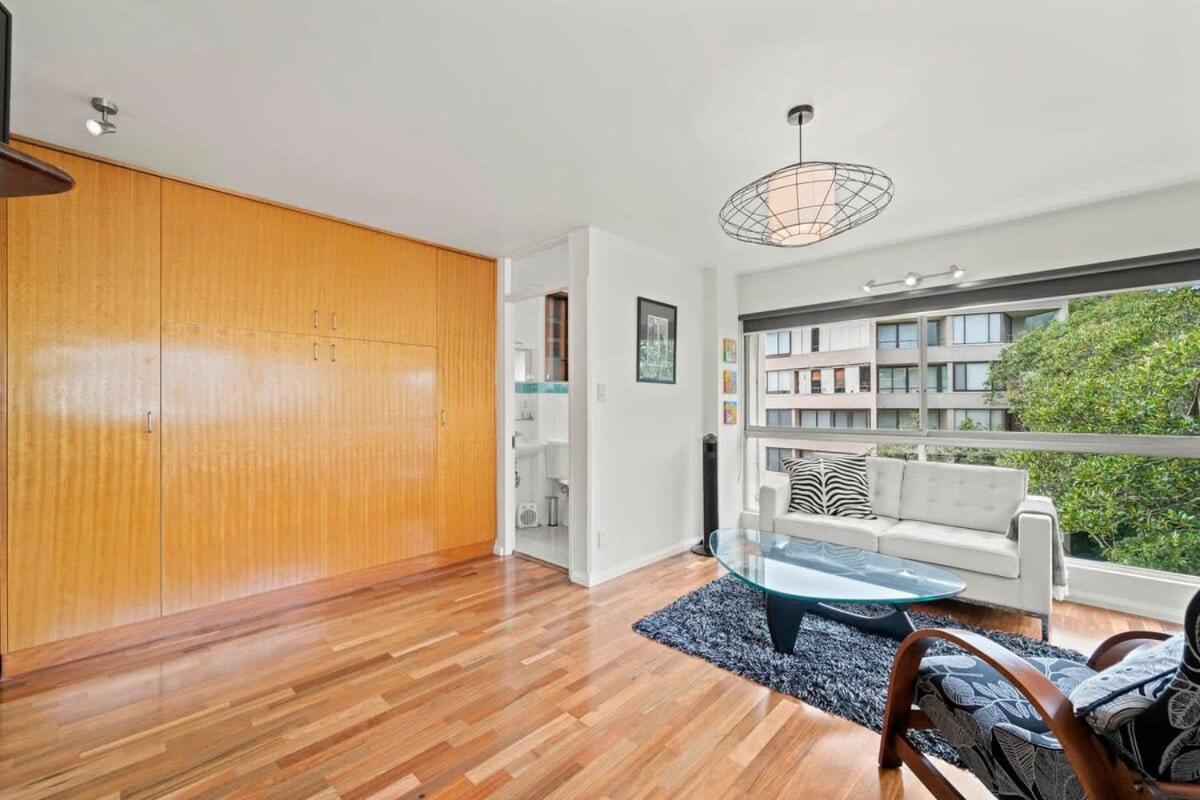 Heart Of The City Minutes from Macleay Street - Housity