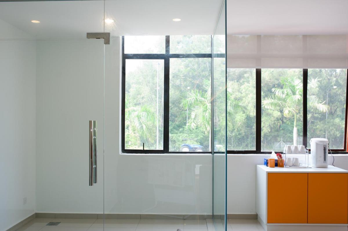 1 Orange Hotel Sungai Buloh - Housity