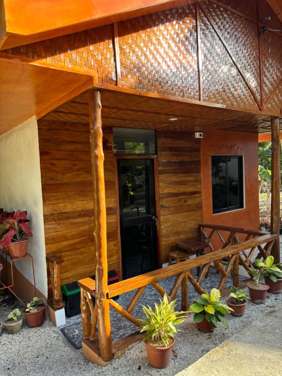 Ana's Bungalow - Housity