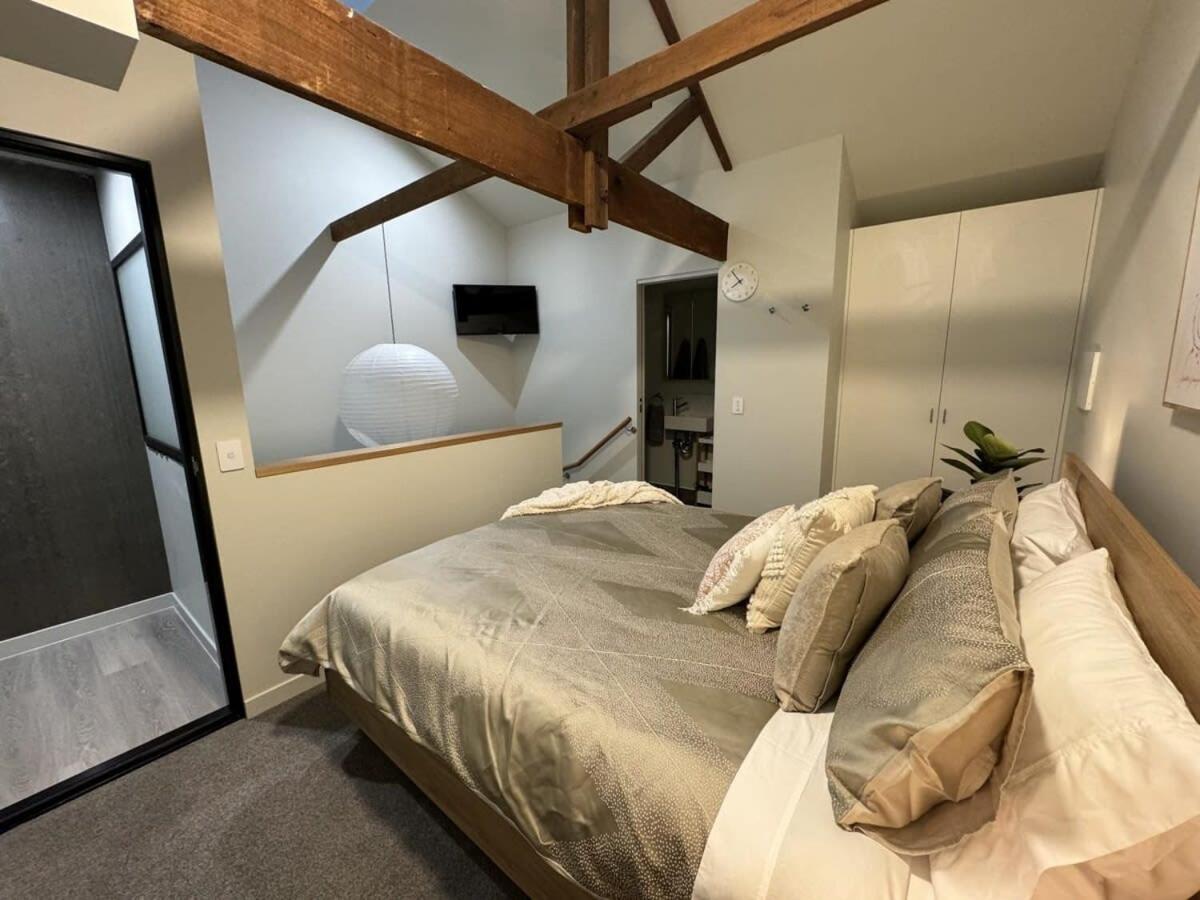 New Listing Loft Apt & A C in Heart of Devonport - Housity