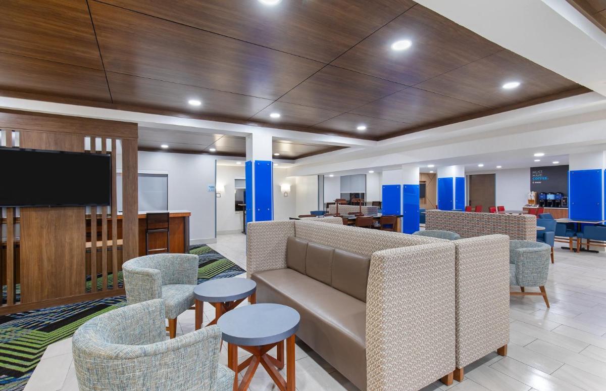 Holiday Inn Express Hotel & Suites Birmingham - Inverness 280 by IHG - Housity