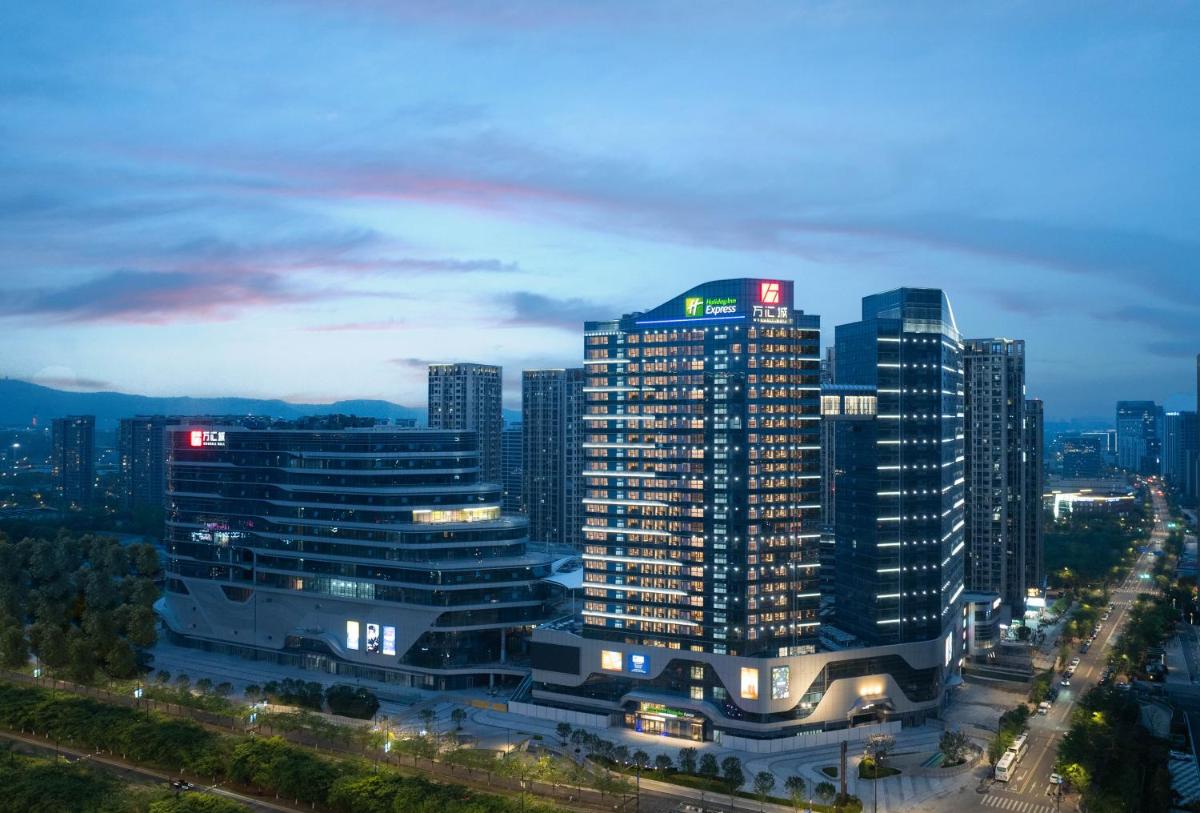 Holiday Inn Express Nanjing Jiangbei Wonhall Mall - Housity