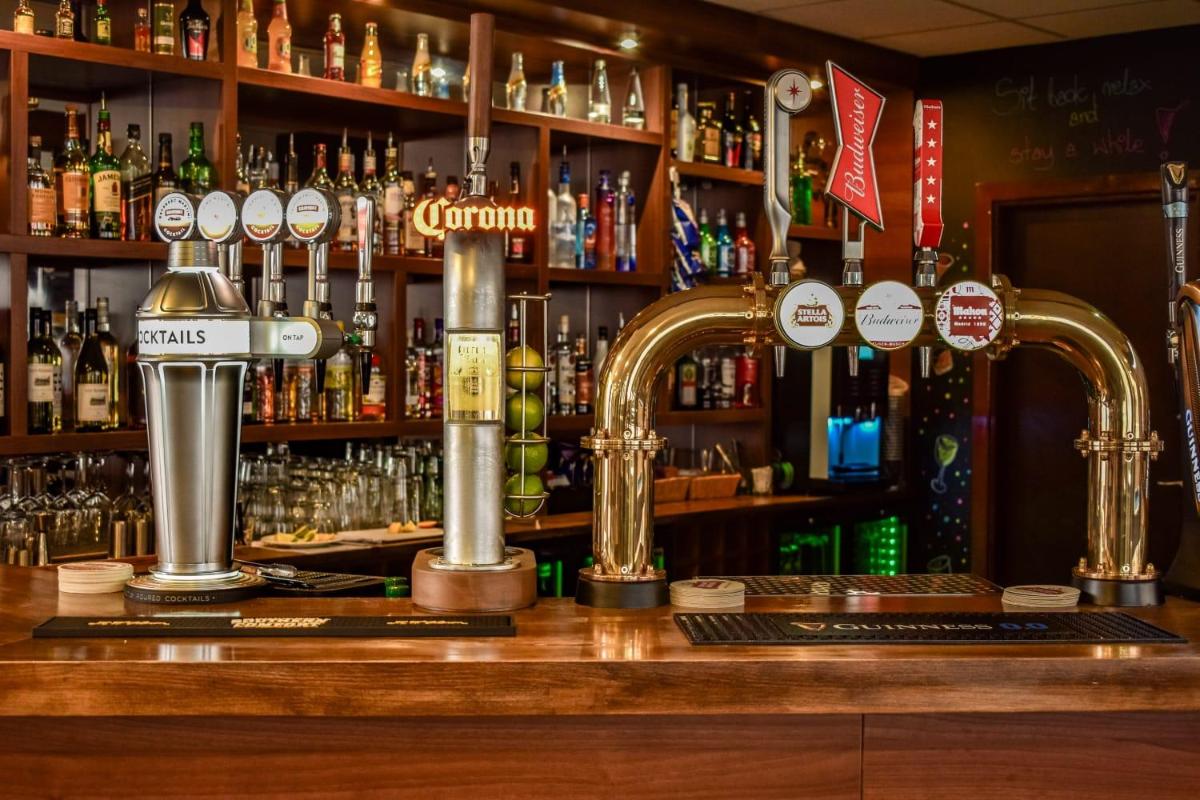 OX Hotel Manchester - Housity