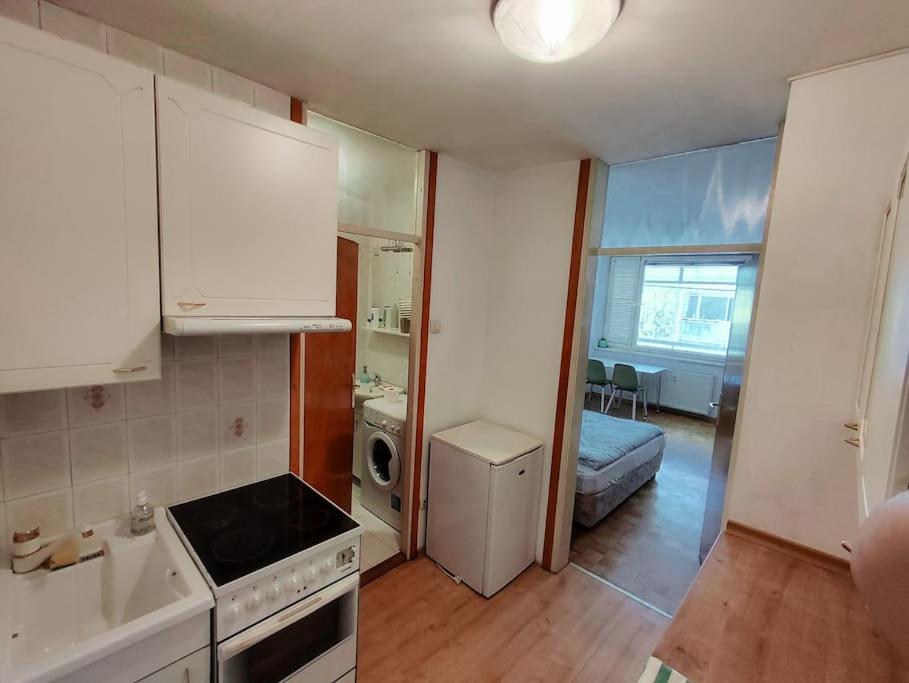 Quiet Apartment Near City Center - Housity