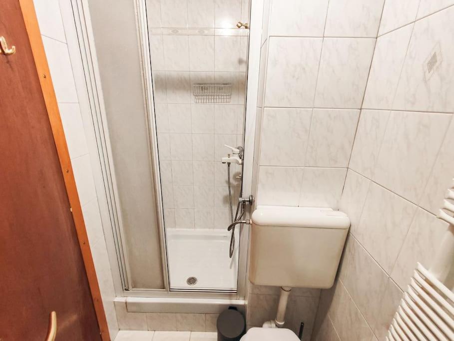 Quiet Apartment Near City Center - Housity