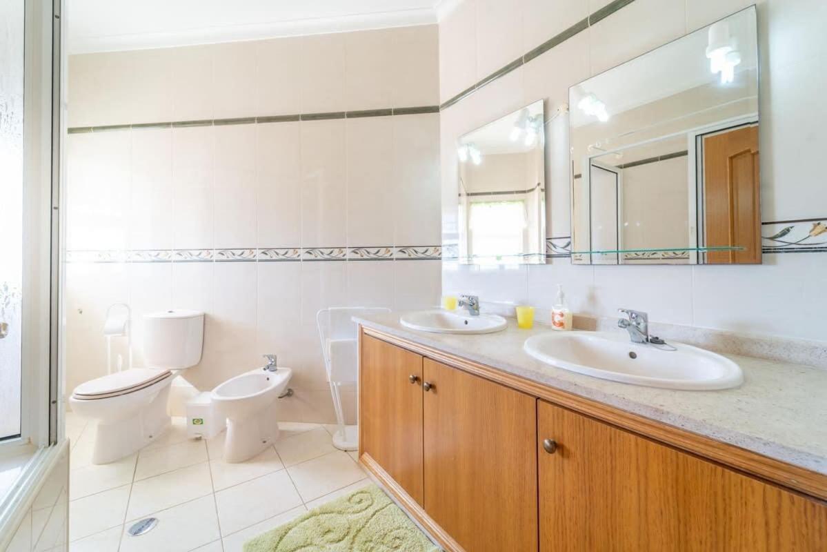 Villa Mina - Large house sleeps 9, walk to beach, golf and shops - Housity
