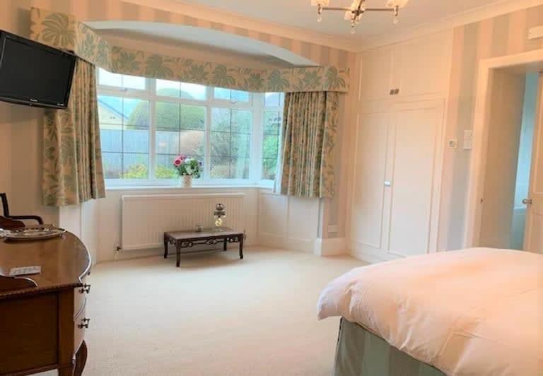 The Garden Apartment - Beautiful spacious garden apartment with two bedrooms and two parking spaces - Housity