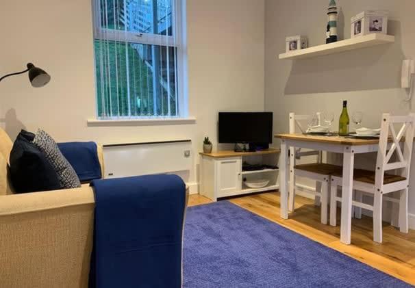 Apartment 2, 11 The Beach - Ground floor beachfront apartment - Ocholo Villas - Housity