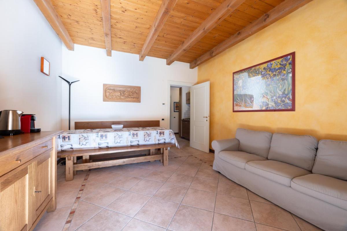 [Lake View] Private Covered Parking and Terrace - Hizvo