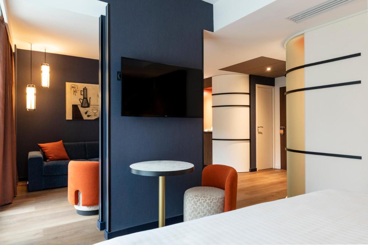 Télévision ou salle de divertissement dans l'établissement Hôtel & Spa Oceania Le Conti