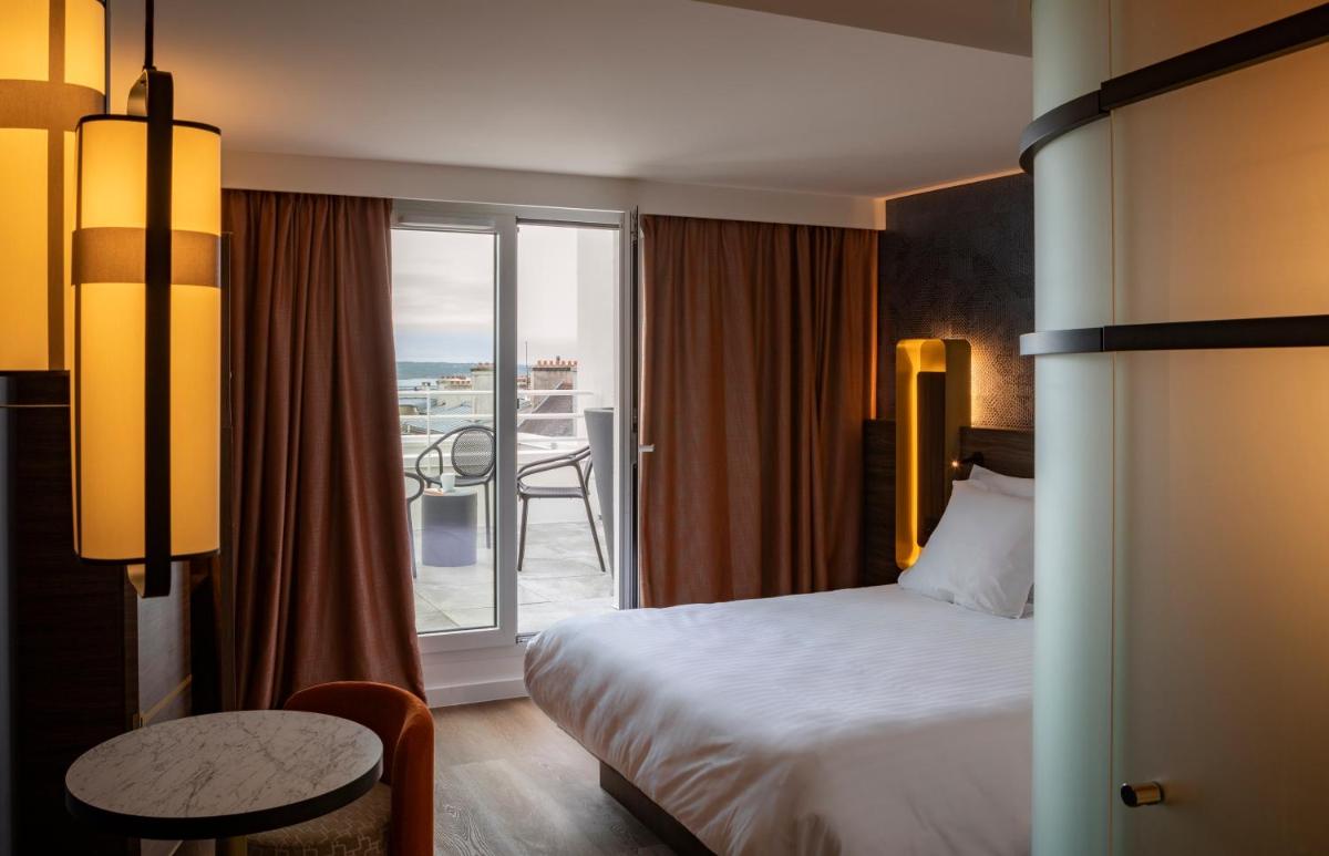 Un ou plusieurs lits dans un hébergement de l'établissement Hôtel & Spa Oceania Le Conti