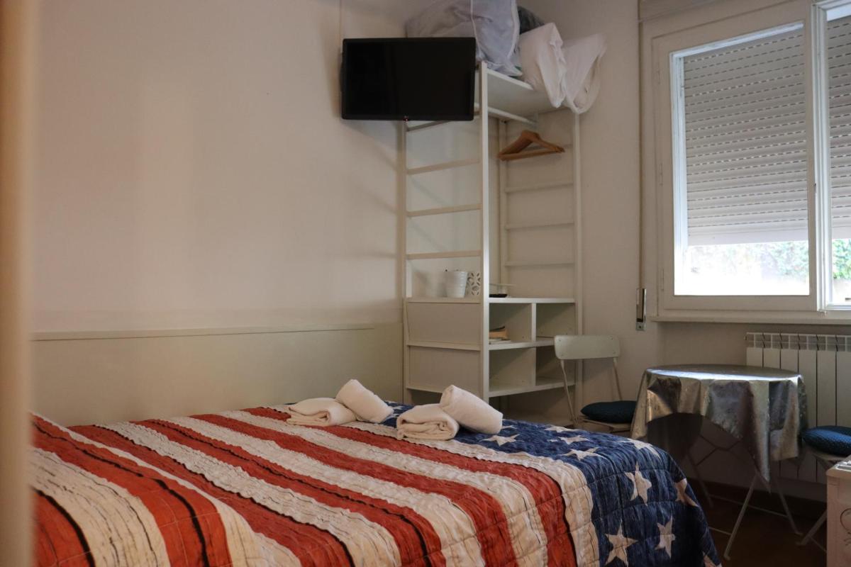 The Lake Room - Housity