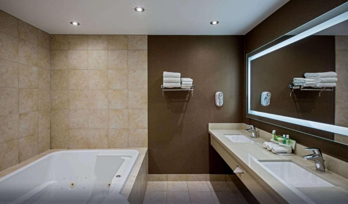 Quality Inn & Suites - Hizvo