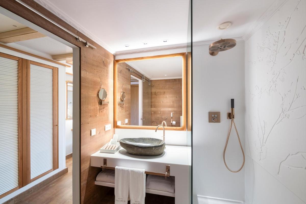 Un baño de Hotel Cala del Pi - Adults Only