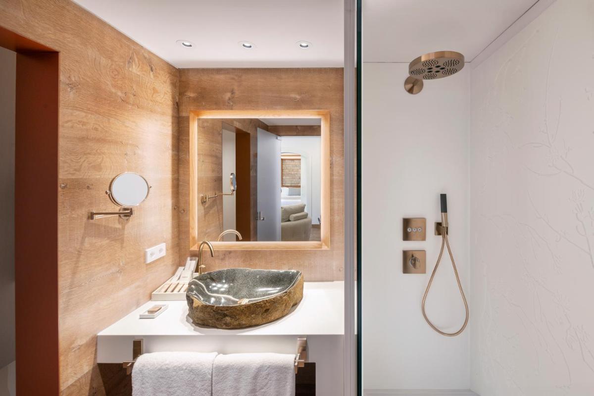 Un baño de Hotel Cala del Pi - Adults Only