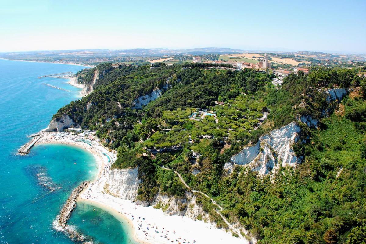Camping Village Internazionale - Housity