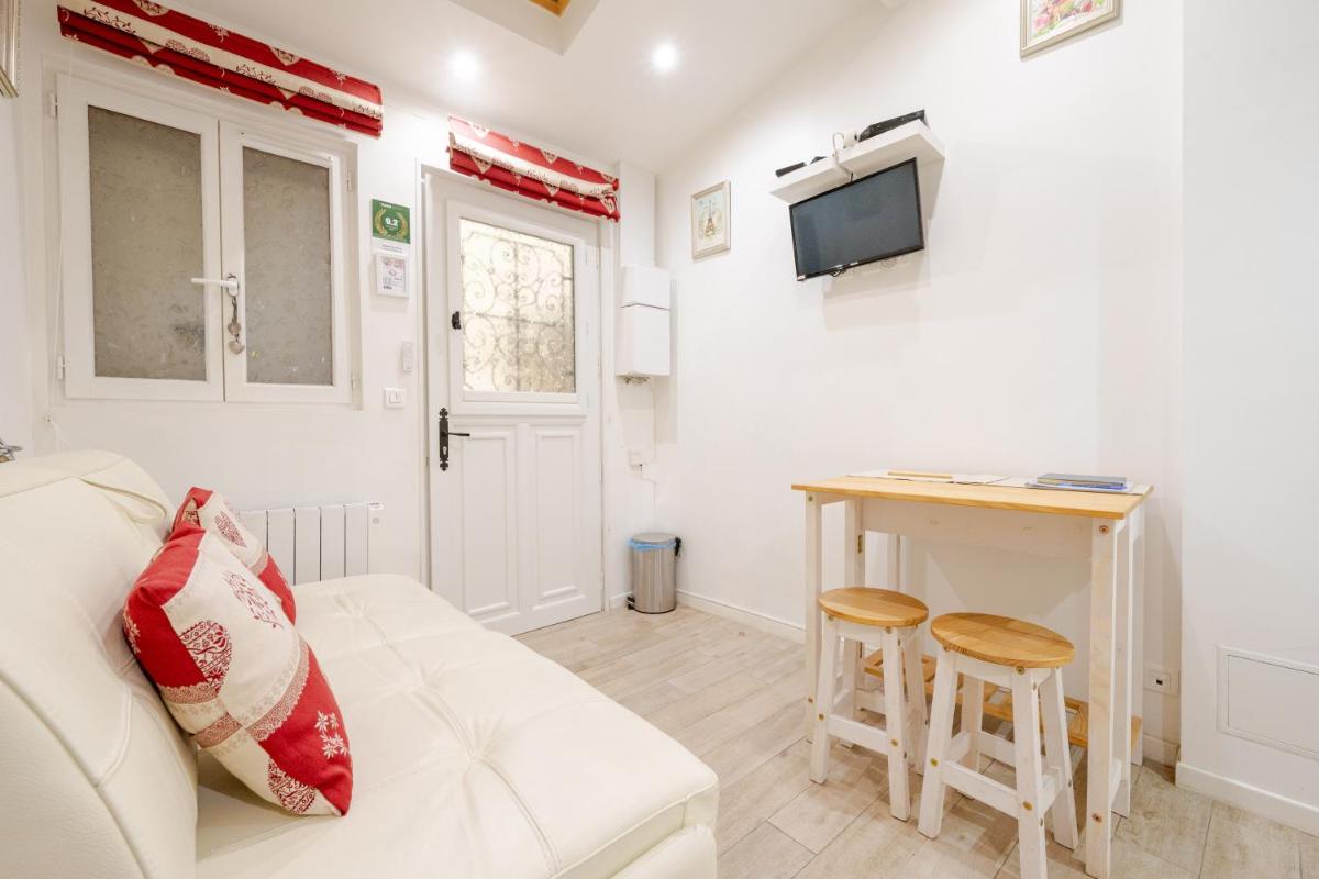 Superb tiny house in heart of Paris 1st! - Housity