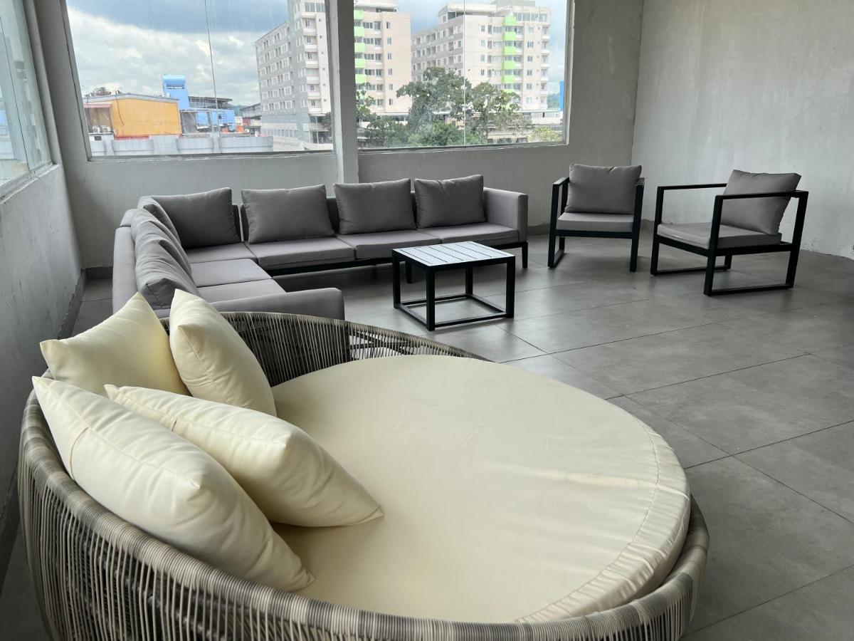 Hotel HSR - Housity