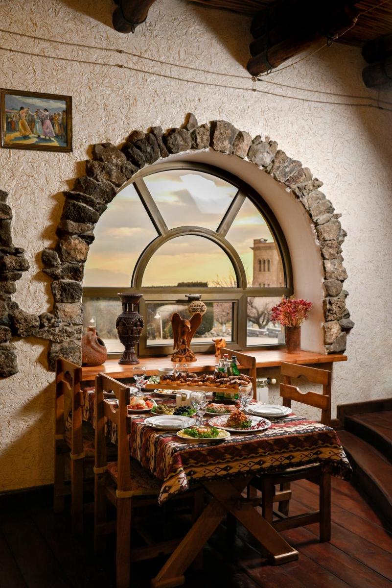 Latar Hotel Yerevan - Housity