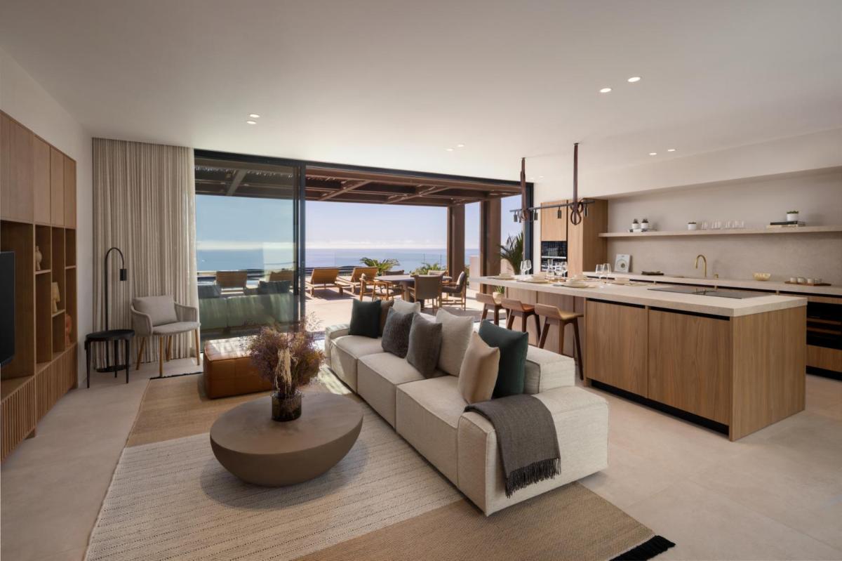 Una cocina o zona de cocina en Royal Hideaway Corales Villas