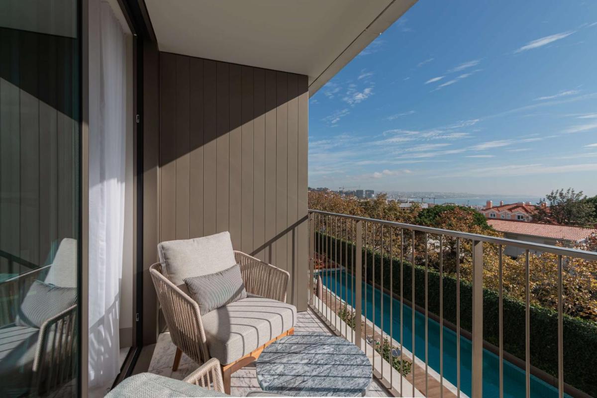 Uma varanda ou terraço em Legacy Hotel Cascais, Curio Collection By Hilton
