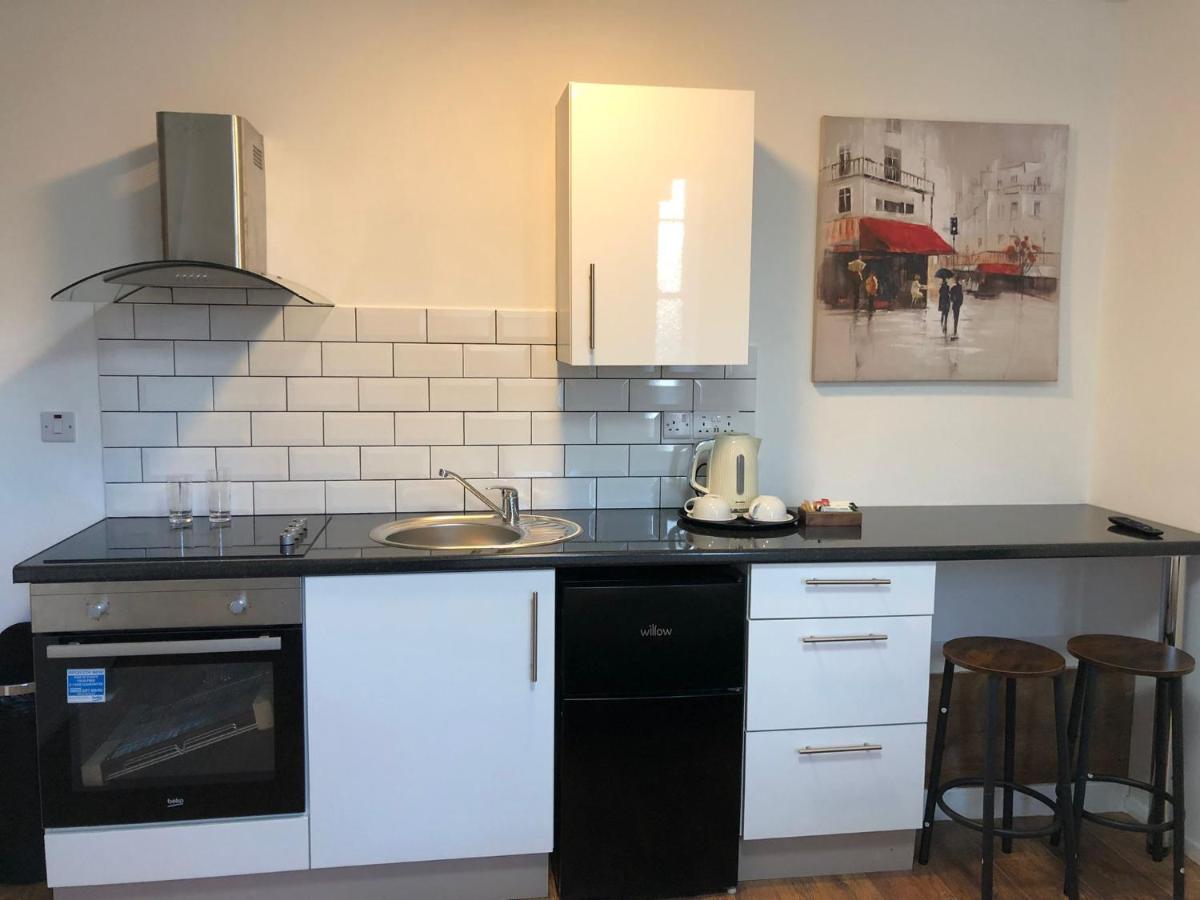 Studio in Bolton town, Short stay studio 5, - Housity