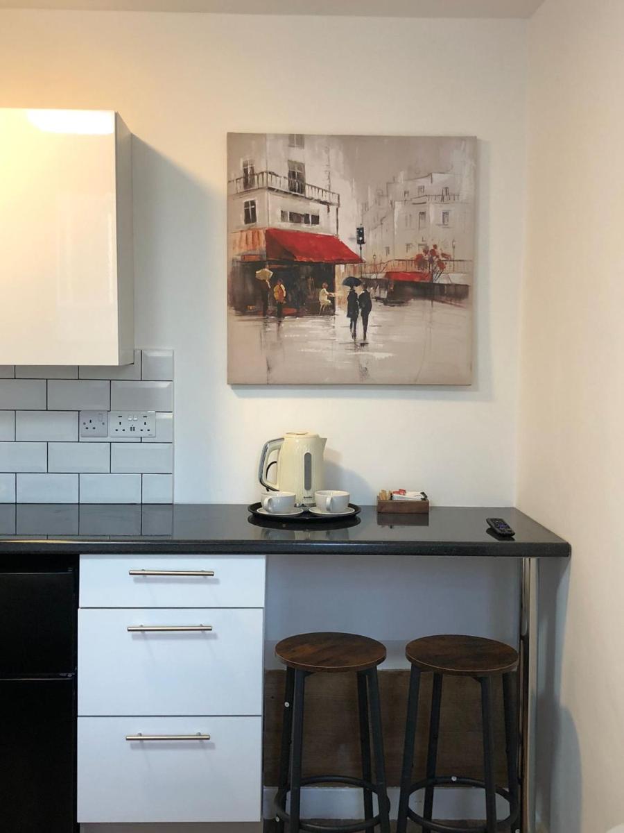 Studio in Bolton town, Short stay studio 5, - Housity