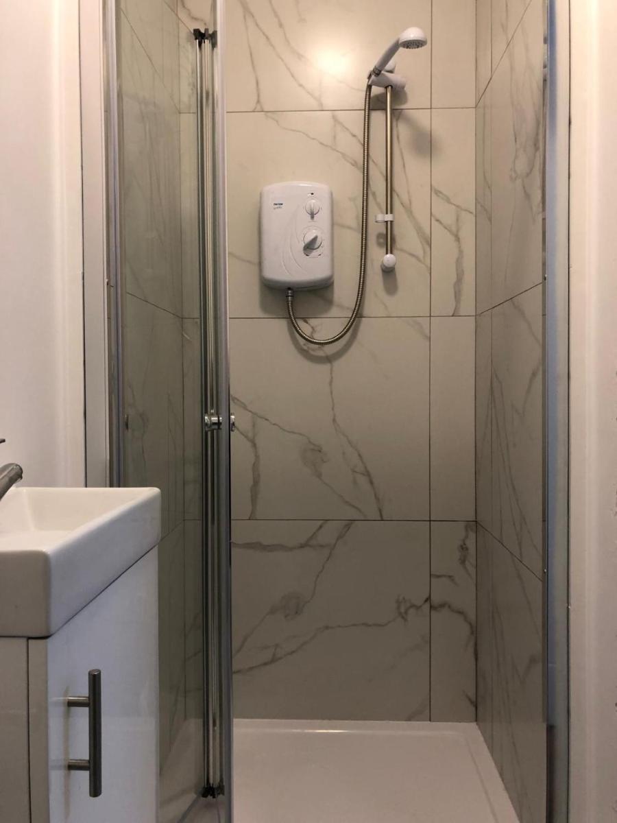 Studio in Bolton town, Short stay studio 5, - Housity
