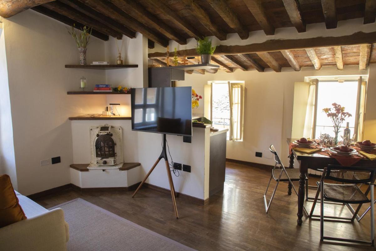 La Mansardina Beccheria Central Apartment 1 double bedroom, 1 sofa bed - Hizvo