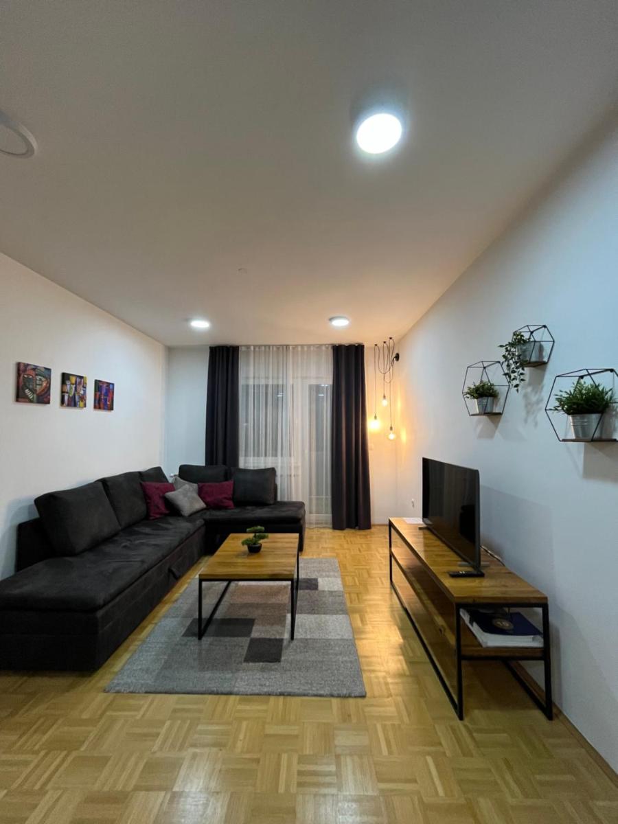 For5 - Housity