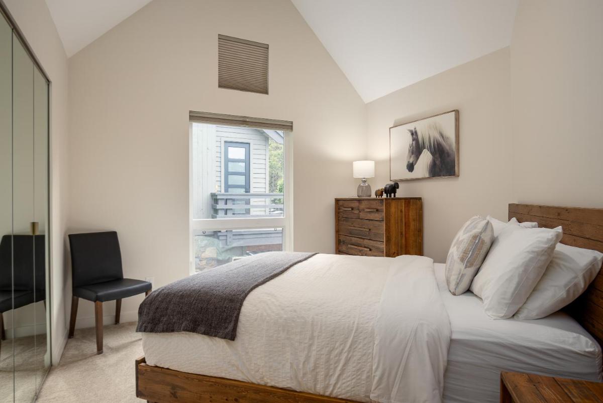 Spacious and Modern Vacation Home Ski In and Shuttle Out by Harmony Whistler - Housity