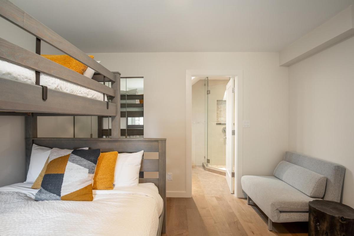 Spacious and Modern Vacation Home Ski In and Shuttle Out by Harmony Whistler - Housity