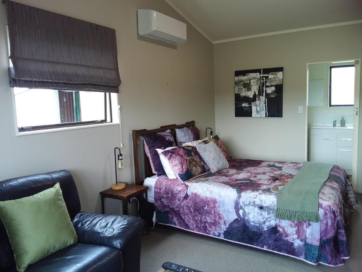 Chris and Dave's B & B - Hizvo