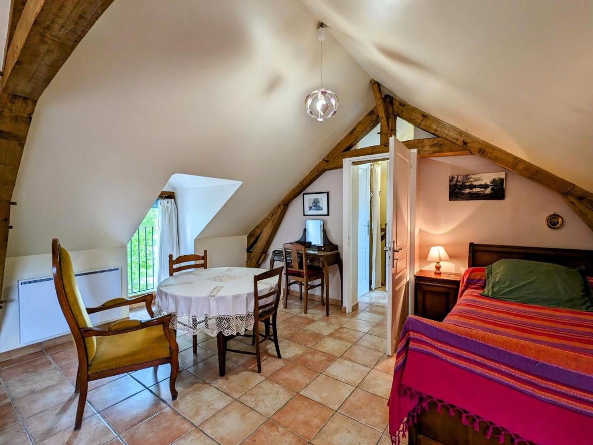 Maison Charmante avec Étang Privé au Cœur du Berry - FR-1-591-86 - Housity