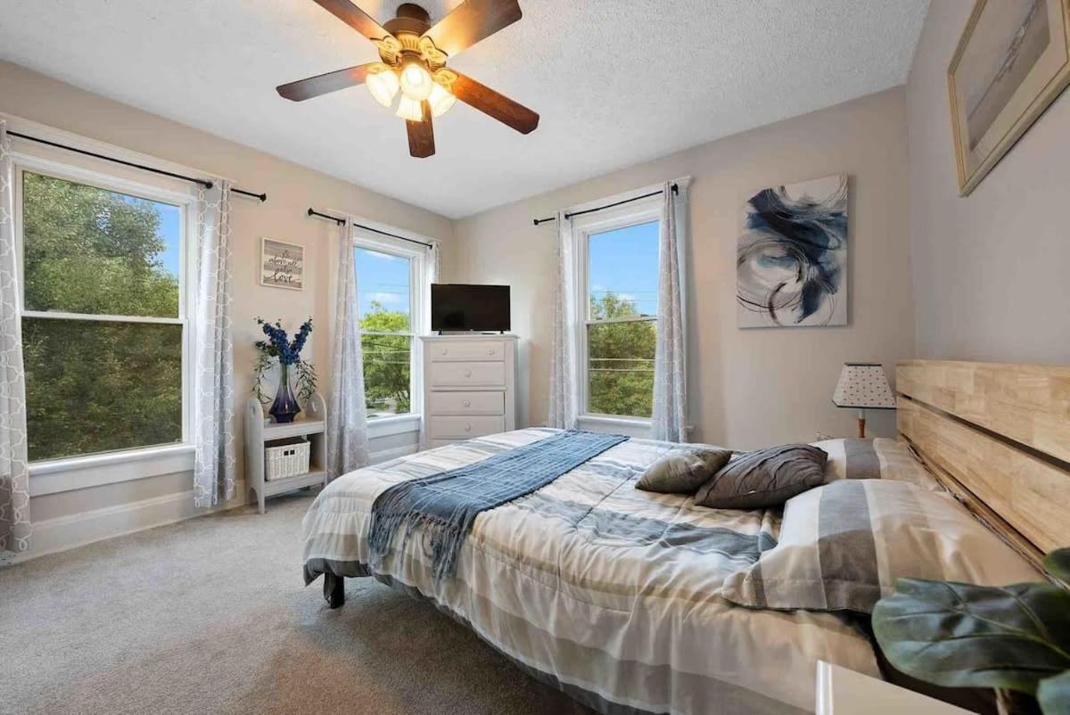 The Village Townhouse - 5 BR - Housity