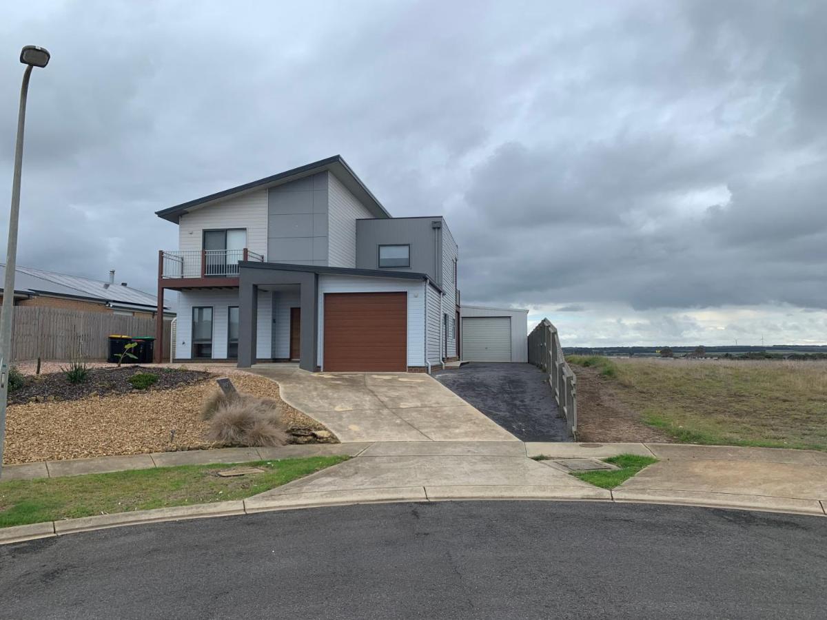 Peterborough Getaway - Housity