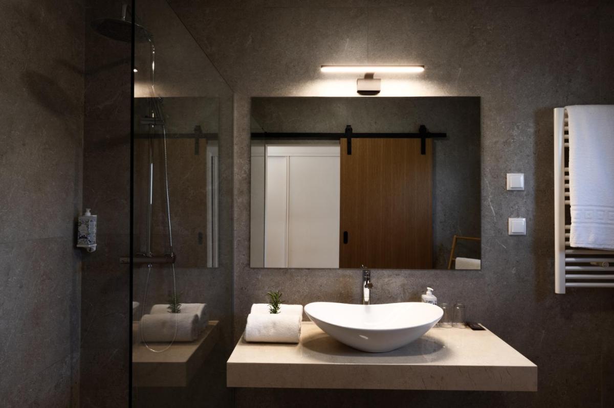 Uma casa de banho em Hotel Rural Quinta do Marco - Nature & Dining