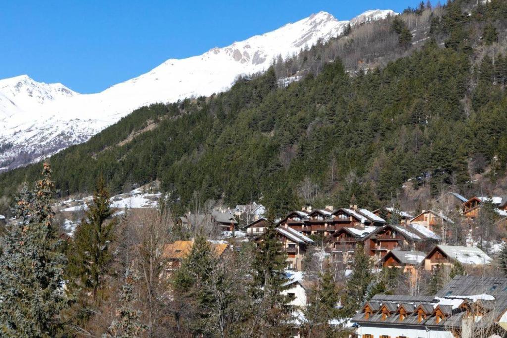 Vue générale sur la montagne ou vue sur la montagne depuis l'hôtel