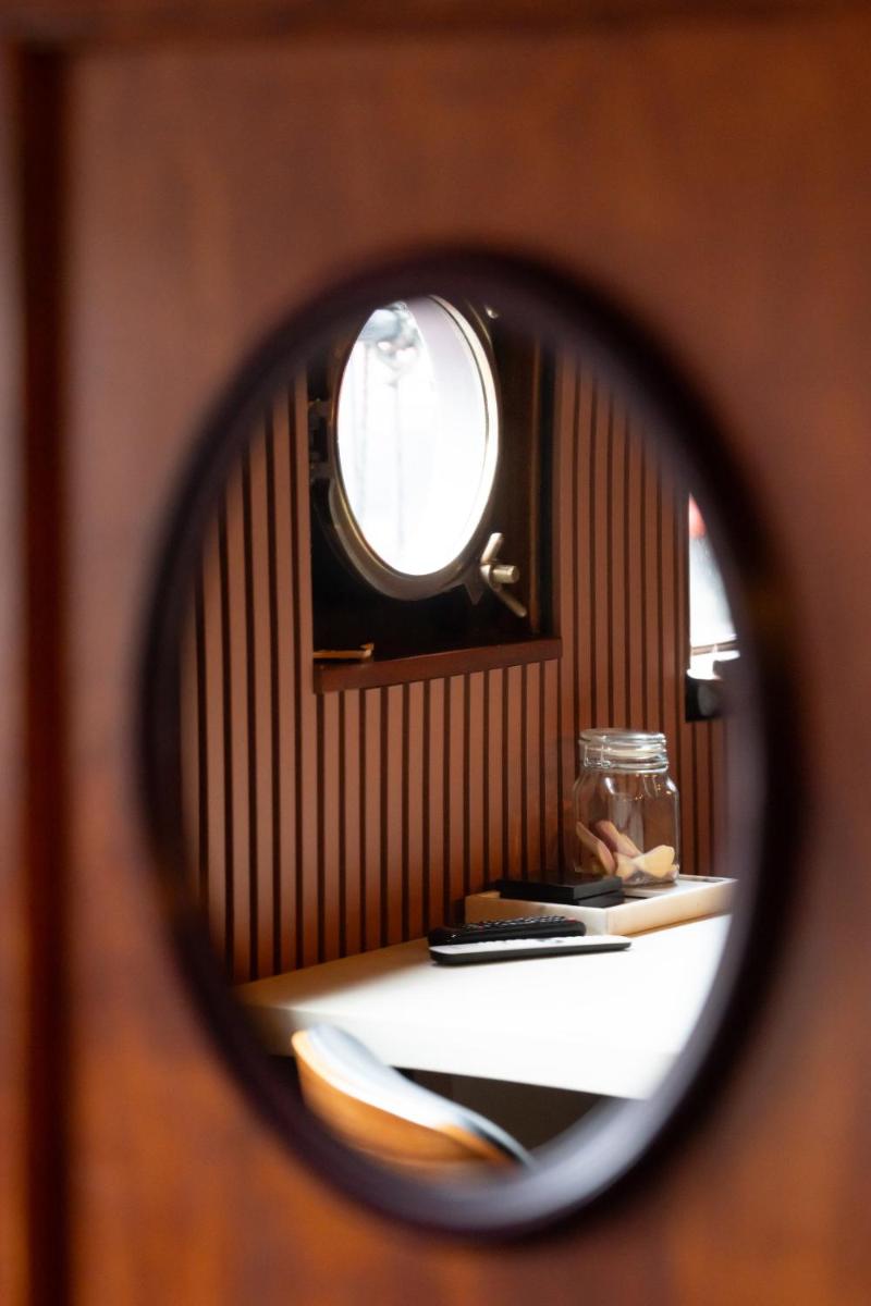 Houseboat-Amsterdam-Classic - Housity
