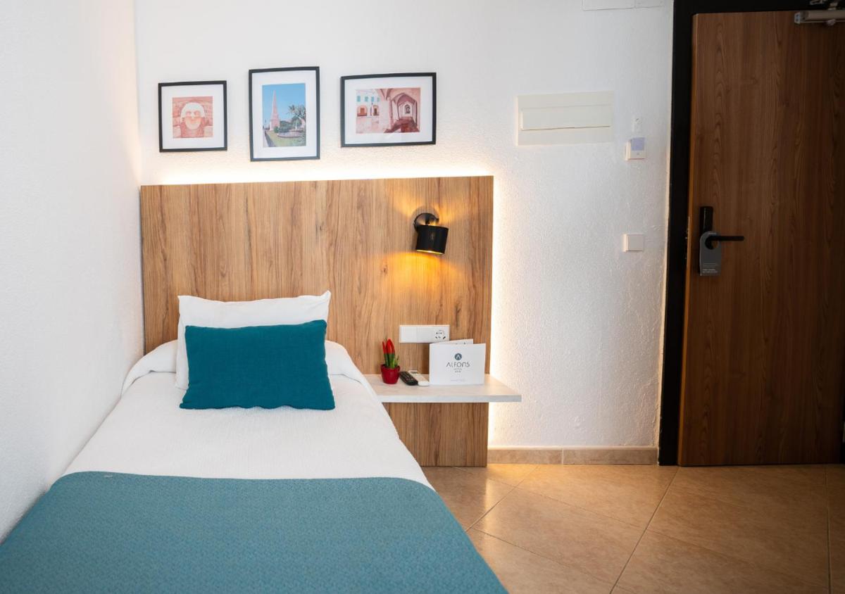 Cama o camas de una habitación en Alfons Hotel