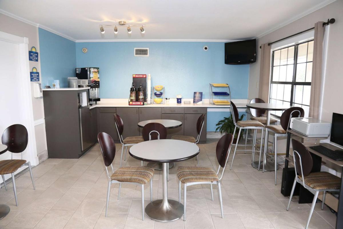 Days Inn by Wyndham Monroe, Louisiana - Housity