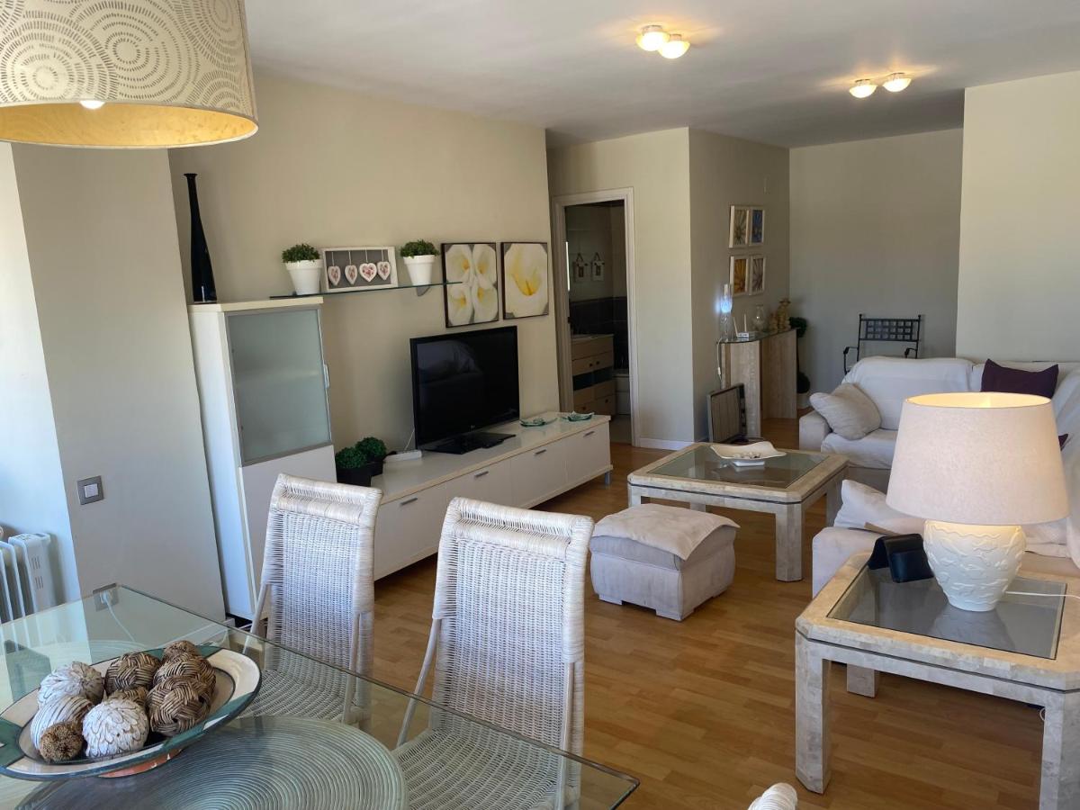 Cozy Apartment in a Beachfront Complex - Housity